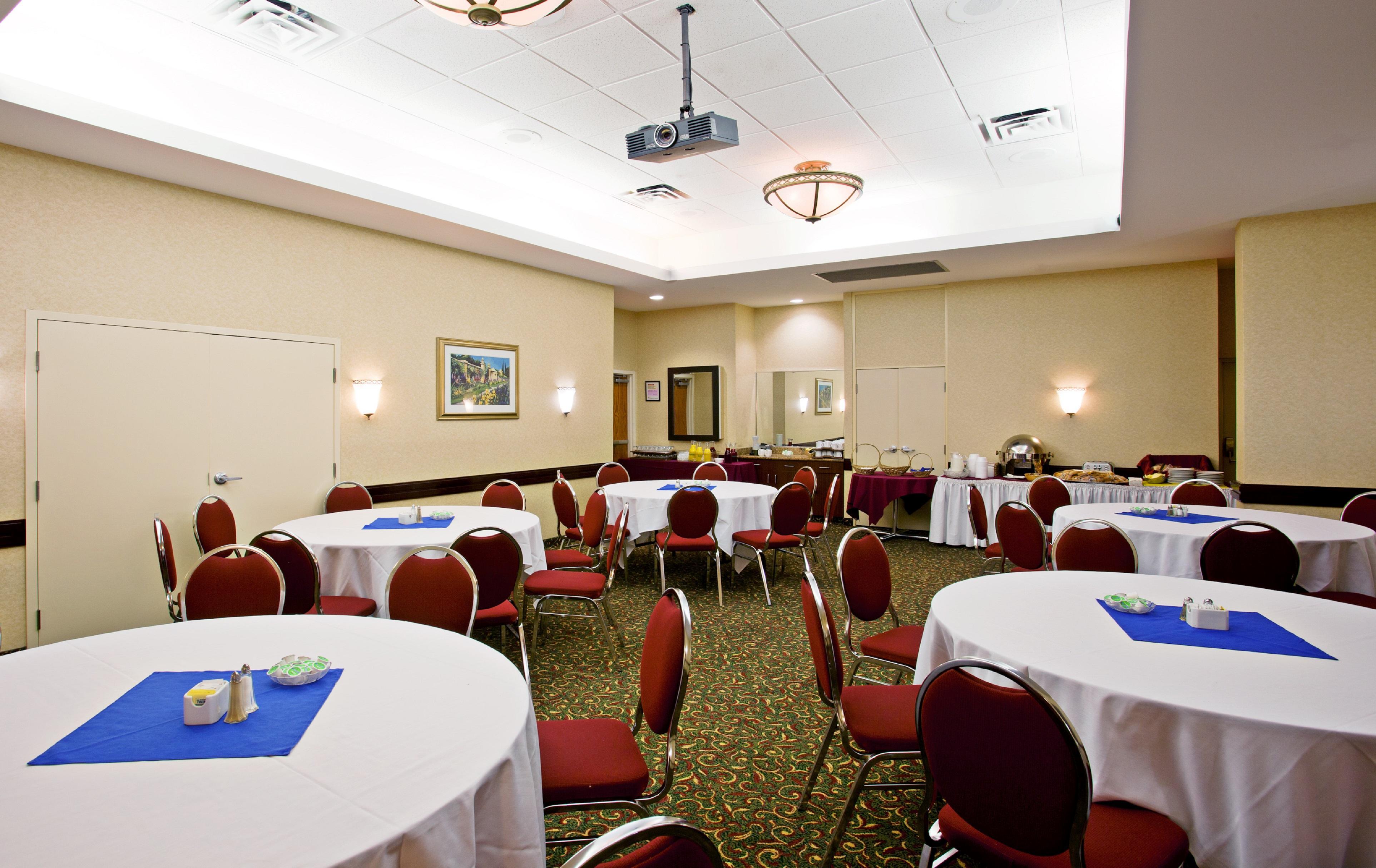 Holiday Inn & Suites Winnipeg Downtown By Ihg Bagian luar foto
