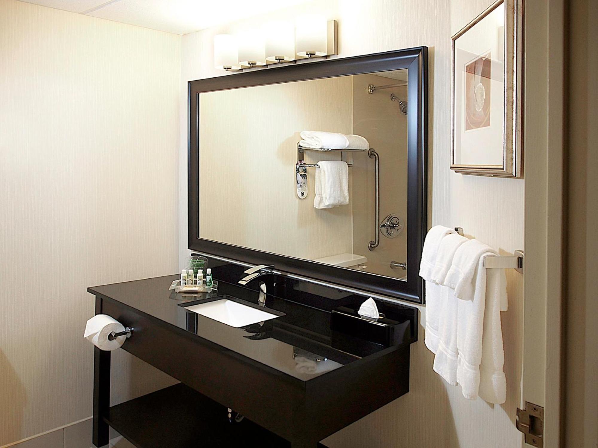 Holiday Inn & Suites Winnipeg Downtown By Ihg Bagian luar foto