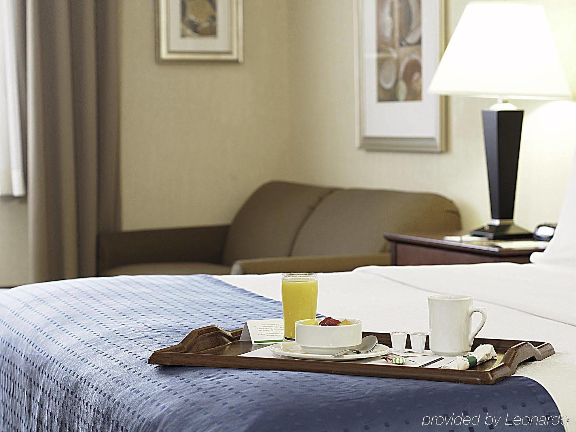 Holiday Inn & Suites Winnipeg Downtown By Ihg Bagian luar foto
